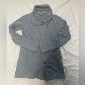 Eddie Bauer Women’s asymmetrical snap tunic size medium